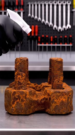 Check out this Neon Purple foam in action! 😮✨ Watch as rust disappears from these U-bolts in just 10 seconds! What color foam did you see? Drop a 🧪 if satisfying! #rustremoval #satisfying #asmr #metalcleaning #rustybolts