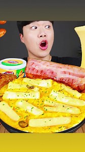 Youtube➡GONGSAM TABLE 이공삼.Spicy noodles, Sausages, chicken, Meat, cheese, Cheese rice cake, MUKBANG!!킬바사소세지, 닭다리 4가지맛 불닭볶음면, 치즈소스가 많이들어간 치즈떡, 훈제통삼겹 먹방!!.#asmr #mukbang #mukbangkorean #food #koreanfood #eatingshow #eating #asmreatingsounds #asmreating #eatingasmr #asmrsound #mukbangshow #cookingasmr #cooking #cook #chicken #Sausages #Meat #cheese #Spicy #noodles #킬바사 #불닭 #Buldak | GONGSAM TABLE 이공삼