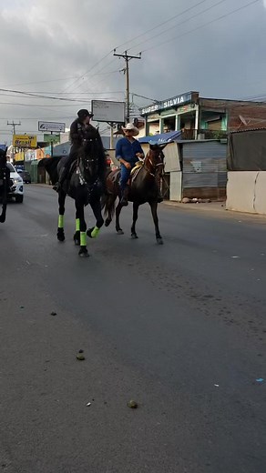 SALVADOREÑA CABALGANDO #viralpost | El Salvador Channel Series