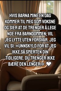 De satt på kjøkkenet – allerede voksne, med sine egne trettheter og tausheter. Utenfor vinduet regnet det, akkurat som for mange år siden. Hun lyttet uten å avbryte. Hvert ord var stille, men tungt. Hun unnskyldte seg ikke. Hun lette ikke etter forklaringer. Hun sa bare: – Tilgi meg for at jeg ikke la merke til smerten din tidligere. Og i det øyeblikket endret noe seg. Det de hadde båret inni seg i årevis, ble endelig ikke lenger deres byrde. De ga det tilbake – dit det hørte hjemme. Kjøkkenet f