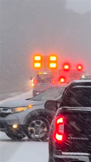 BIG SNOW PROBLEMS just west of Jacksonville, North Carolina with an accident closing State Route 53 as low pressure bombs out east of Cape Hatteras #snow #snowstorm #bombcyclone | Reed Timmer Extreme Meteorologist
