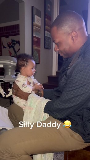 When daddy is the only one who can make you laugh this hard 😂 #babylaugh #daddysgirl #daddydaughtergoals #daddydaughtertoks #babygirl #baby