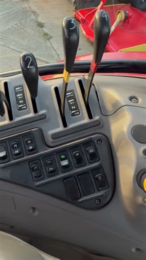 Case MXU 125 Tractor