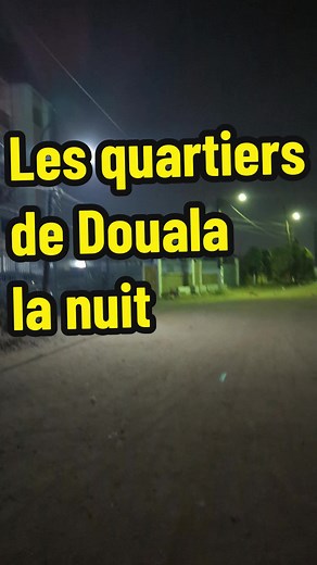 Les Quartiers de Douala Éclairés la Nuit