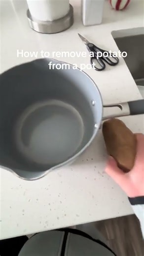 How to Remove A Potato From A Pot 🫡. #fyp #lifehacks #ideas #like #fypシ #reels #youtubeshorts #share