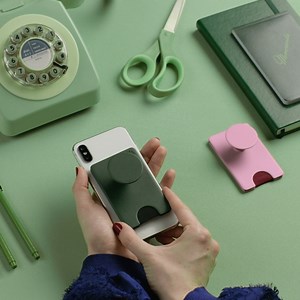 3K views · 22 reactions | Slide it off. Swap it on. Repeat forever. And with wireless-charging compatibility, never worry about losing your juice ⚡ #PopWallet+ | PopSockets | Facebook