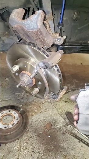 Brake Squeaker Tab Proper Orientation #automobile #mechanic #diy #brakesystems #brakes