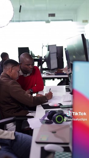 In action with one of our trading floor member, explaining why the NZDUSD trade ilichukuliwa, step by step from TradingView analysis to MT4 execution.