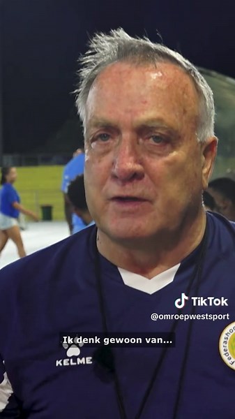 ❤️‍🔥 78 jaar oud is Dick Advocaat, maar de Haagse bondscoach van Curaçao is nog vol passie. 'Drie wedstrijden bepalen of we naar het WK gaan of niet. Nou dan, loop je toch de palen eruit.' #Thebluewave #curacao #bluewave #dickadvocaat #wc2026