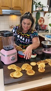 Emmylou Loves is all about making things easy in the kitchen, and these Buttermilk Pikelets with Lemon Curd is just that! It's the perfect brekkie or brunch entertainer to share with the whole family or great for a kids birthday party too! The buttermilk adds a lovely tangy flavour to the pikelets, which is incredibly delicious, especially when combined with a wonderful lemon curd! #MAKEITTOGETHER, recipe here: http://bit.ly/3hibtsd | KitchenAid Australia and New Zealand