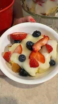 Red White & Blue Trifle that FEEDS A CROWD 🍓💙 #4thofjuly #dessert #easyrecipe