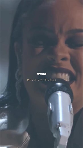 Rihanna Live Performance of Love on the Brain at the 2016 MTV VMAs