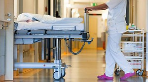 221K views · 645 reactions | Schwerkranke Kinder und Jugendliche: der unbekannte Pflegenotstand Deutschlands Pflegenotstand betrifft nicht nur alte Menschen. Auch immer mehr Kinder und Jugendliche gelten als pflegebedürftig. Ihre Zahl steigt seit Jahren, ohne dass Eltern angemessene Hilfe erhalten. Besonders im ambulanten Bereich finden Familien mit schwerkranken oder behinderten Kindern kaum eine Betreuung. | Monitor | Facebook