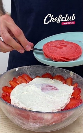 🌋🍓 Erdbeer-Vulkankuchen #SHORTS