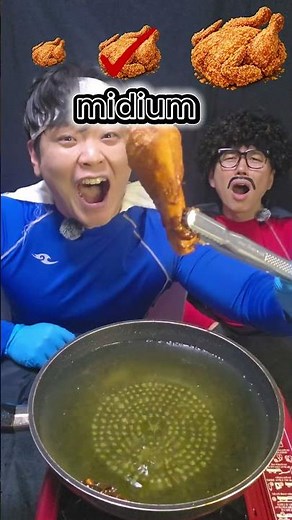 Small vs Medium vs Large Fried Chicken 🍗 Emoji Mukbang Challenge lah