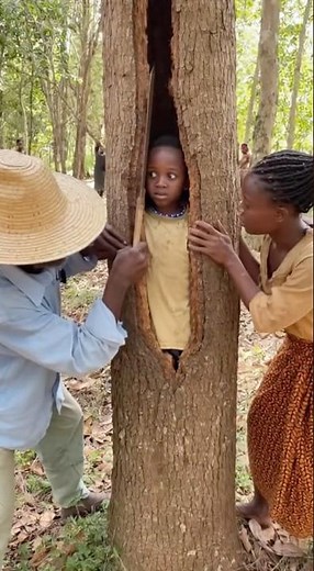 African Tribe’s Secret Ceremony of Reconnecting with Nature 🌳👶