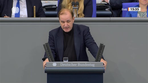 «10 Jahre sind genug, mehr als genug!» - Dr. Gottfried Curio - AfD In seiner Rede im Bundestag am 10. September 2025 kritisiert Dr. Gottfried Curio (AfD) die Migrationspolitik der Bundesregierung scharf. Er spricht von „Sozialplünderung“, überlasteten Haushalten und einem Verlust der deutschen Heimat. Curio fordert konsequente Abschiebung, Grenzkontrollen und ein Ende dieses „Irrsinns“. | AfD