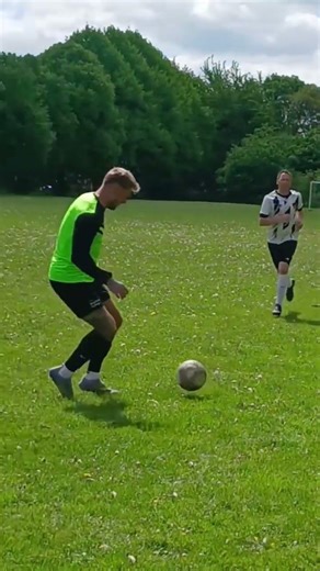 tom beck showcasing his skilks (or lack of)