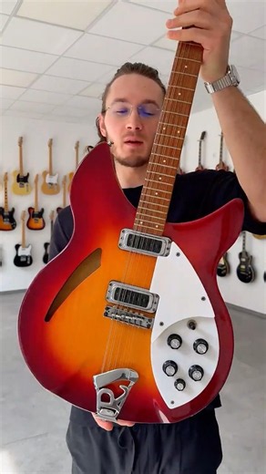 Rickenbacker 330/12 1980 - Fireglo