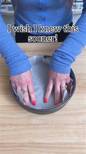 Jeff & Lauren | 💁‍♀️ How to line a round cake pan with parchment paper! #baking #homemade #kitchentips #bakery #cake | Instagram