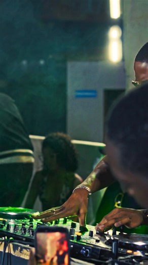 House music é, nada mais nada menos que, um Kuduro internacional 🇦🇴🙂‍↕️ Video completo no meu canal do YouTube 🪩 🎵 CANTEI (@hiibradj Remix) 🔺 🎥 @quitutesfilms ©️ @a_waweraa 🔺 @afrocraciarecords #Afrocracia #tudopelokuduro #kudurointernacional | Afro Pupo