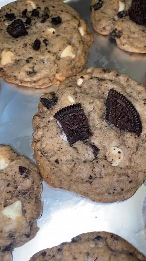 @trish.lorie Oreo Cookies w Hershey’s Cream Cheese Chips *makes 24 medium cookies* Bake for 10-15 min Enjoy!! Ingredients: 1 1/2 cup unsalted butter 1 cup dark brown sugar 1/3 cup white sugar 1 tsp vanilla extract 2 cup all-purpose flour 1 egg 1 /4 tsp baking soda 1/8 tsp salt 8 Oreos, chopped into chunks 1 cup Hershey’s cream cheese chips ##myminicakecreations ##oreocreamcheesecookies ##oreocookies ##cakesbytrishlorie ##longislandbaker ##cookies ##baking