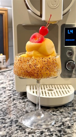Frozen Peach Bellini 🍑🍒 #peach #bellini #drink #drinks #drinkrecipes #summerdrink #summer #yum