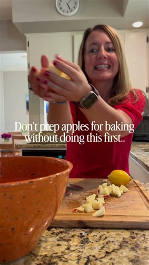 How to Keep Apples From Turning Brown Before Baking 🍎