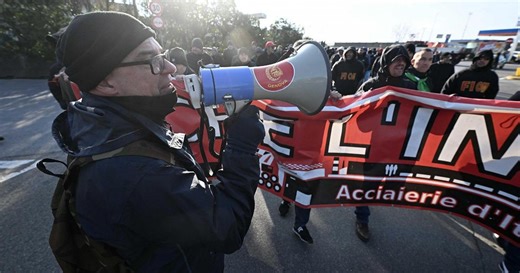 Ex Ilva, via libera dal Cdm a dl per continuità degli impianti. Blocchi e presidi a Genova e Taranto
