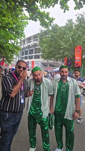 پاک بھارت ٹاکرہ پریماداسا کرکٹ اسٹیڈیم کولمبو کے باہر شائقین کی لمبی لمبی لائیں لگ گئیں۔ | UrduPoint.com