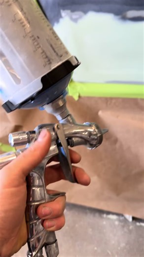 Aujourd’hui : étape de l’application de l’apprêt garnissant et du ponçage de l’apprêt ✌🏻 #automobile #viral #fyp #automotive #carrosserieauto