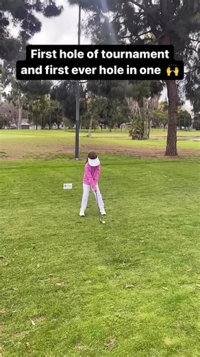 Absolutely legendary hole in one reaction 😂 #golf #golftok #golftiktok #fyp (Via IG/zizi_townsend)