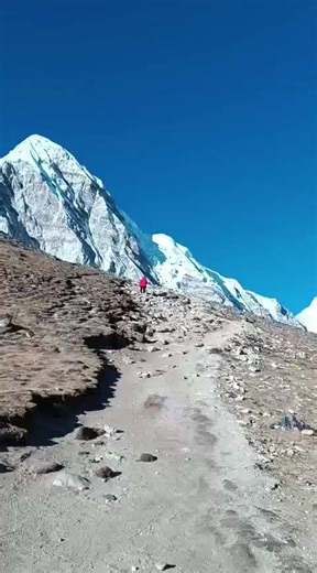 One of the most breathtaking views from Kala Patthar! December unveils a magical canvas with clear blue skies and crystal-clear mountain panoramas. Winter adventures don’t get better than this! 🌄❄️ #KalaPatthar #EverestRegion #HimalayanSunset #NepalAscentTreks #EverestBaseCampTrek