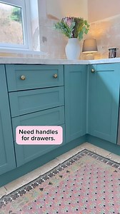 I still have a million things to do in my kitchen but I’ve been thinking about knobs and handles. I’ve ordered knobs for the doors but I’m undecided about the handles for the drawers. So, what’s your favourite? Cuphandles or handles? #realhomes #kitchen #knobs #handles #drawerhandles #kitchenmakeover #diyhomedecor #diydecor #kitchenrenovation #myhousebeautiful #pasteldecor #pastelaesthethic #pastelhome #colourmyhome #colourfulinteriors #wallpaperdesign #myhousethismonth #decoratingideas #colourf
