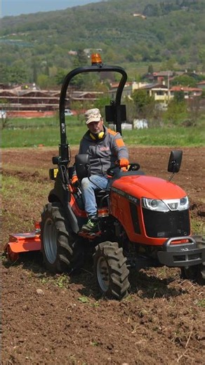 Le TAFE 6028: visitez www.tafetractors.fr pour plus d’informations sur le produit et le prix.