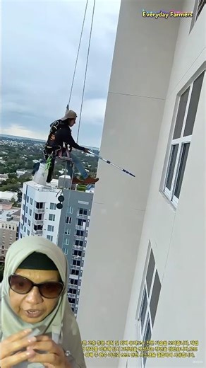 High-Rise Window Cleaning with Professional Rope Access System #shortsfeed #shorts #trending