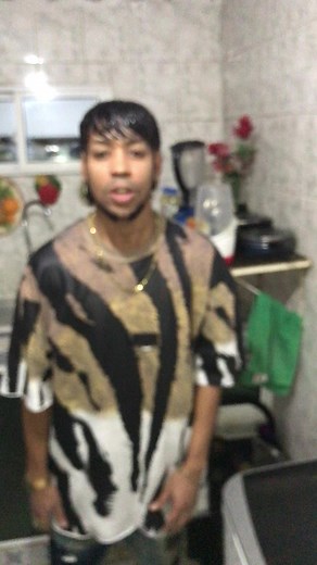 Un día como hoy martes chico gel vestido así con su suéter de cuero de culebra mapana porque tú no saves na ..y su zapatos cuero de vaca para que dejes la lata quien vistes mejor que el chico gel que salga ahora y deje la lora bien sanbapalosexinai | Chico Gel El Original