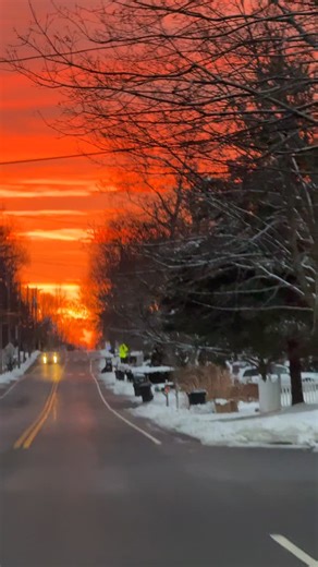 This morning’s sunrise was spectacular. The sun rises every day, but that doesn’t mean it’s ordinary. It’s a blessing, a beginning, a moment worth noticing. Pause for it. Appreciate it. Let it remind you how lucky we are to start again.🌅 | Motivate. Movement Studios