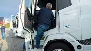 Last week, over 350 customers from across Europe were welcomed to the New Generation DAF Electric Customer Ride & Drive event in Eindhoven! ⚡🚛 Guests had the chance to experience the full range of Electric DAF vehicles on public roads, putting their performance and efficiency to the test in real-world conditions. The hands-on drives of both tractor and rigid trucks received excellent feedback, with attendees praising their drivability, comfort, and innovative design. 🙌 If you're interested in 