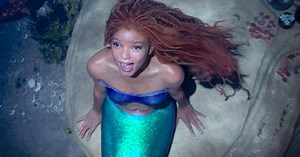 Les chansons de La Petite Sirène en "live" ont été modifiées pour correspondre à l'époque