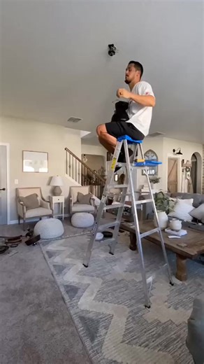 Quick ceiling fan update, so much nicer and looks better 👏🏼 What do y’all think?! #diy #home #homedecor #homeupdate #TikTokGGT #diyhome #farmhouse | Newbuild Newlyweds