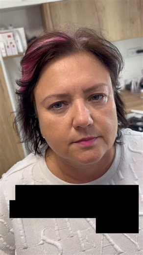 VYHOJENÉ OBOČÍ na #REFRESHI po roce a půl Permanentní make-up je k nerozeznání od skutečného obočí. 👉🏻Klientka má vlastních chloupků jen pár. …a jak REFRESH probíhá? Projedu a nasytím místa, která se vstřebala a lehce poupravím tvar je-li to nutné. 😊 Někdy je nutné dosytit pigmentaci kompletně. Vše je individuální a záleží na typu pleti klientky. #lapenna #permanenetnimakeupolomouc #realistickeoboci #olomouc #hairstrokes #microblading #prirozeneoboci #přirozenéobočí #vláskovánípbočí | Kateřin