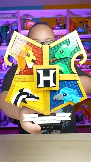 New LEGO Hogwarts crest!