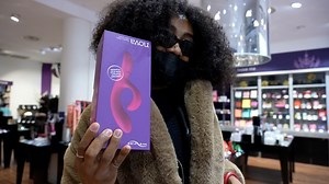 "À Noël, on vend autant de sex-toys qu'à la Saint-Valentin" : quand les cadeaux coquins se glissent sous le sapin