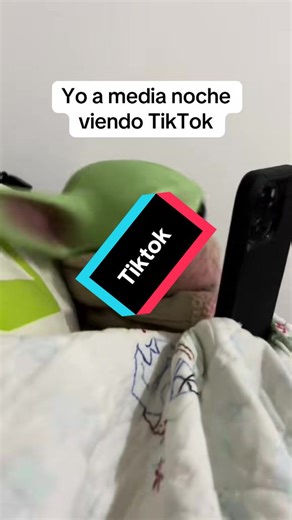 Divertidos momentos con Baby Yoda en TikTok