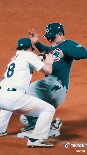 Whatever it takes to avoid the tag 🔥 #mlb #baseball