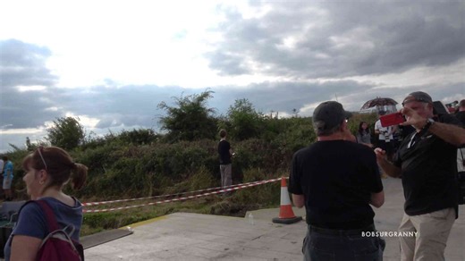 How the B-52 Bomber Stunned Crowds With a Low Pass Over the Airshow