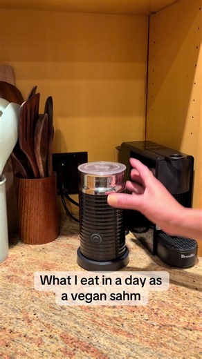 Are you convinced to eat 2 cups of beans a day yet? #vegan #sahm #cooking #beans #fyp