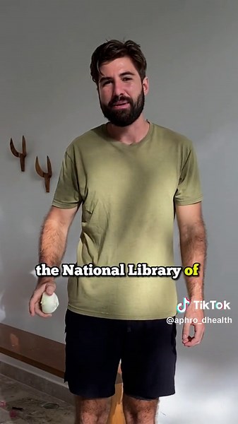 Can Onions Really Boost Testosterone? This topic has gone viral all over the internet, with people believing that consuming raw onions can naturally enhance testosterone levels. But is it actually true? Share your opinion in the comments! #onions #testosterone #menshealth #fyp