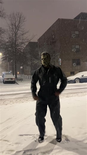 Menacing…but make it seasonal ⛄️ 🎃 #michaelmyers #slashertok #boogeyman #funnytiktok #fyp